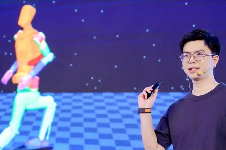 天才少年稚晖君333体育机器人走路进场！AI模型做大脑，目标售价20万以内